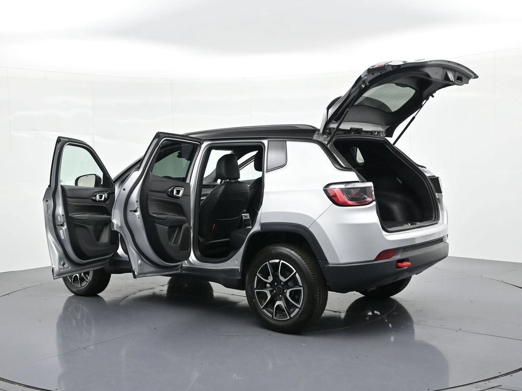 Used 2025 Jeep Compass Trailhawk AWD/4WD image 30