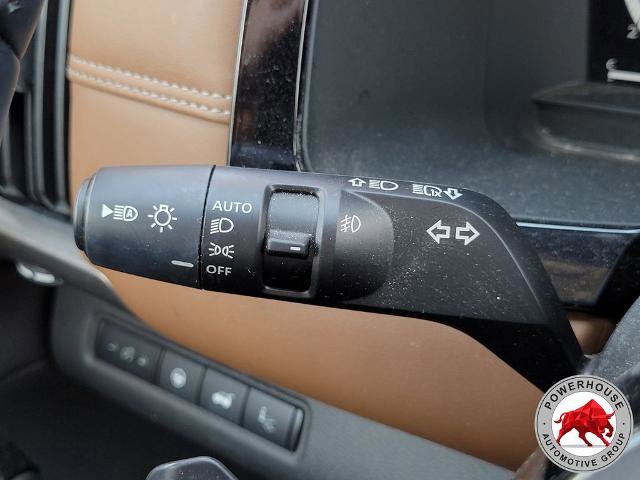 Used 2025 Nissan Pathfinder Platinum w/ Lighting Package (N92) FWD image 34