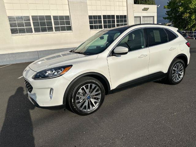 Certified 2022 Ford Escape Titanium w/ Class II Trailer Tow Package AWD/4WD image 2