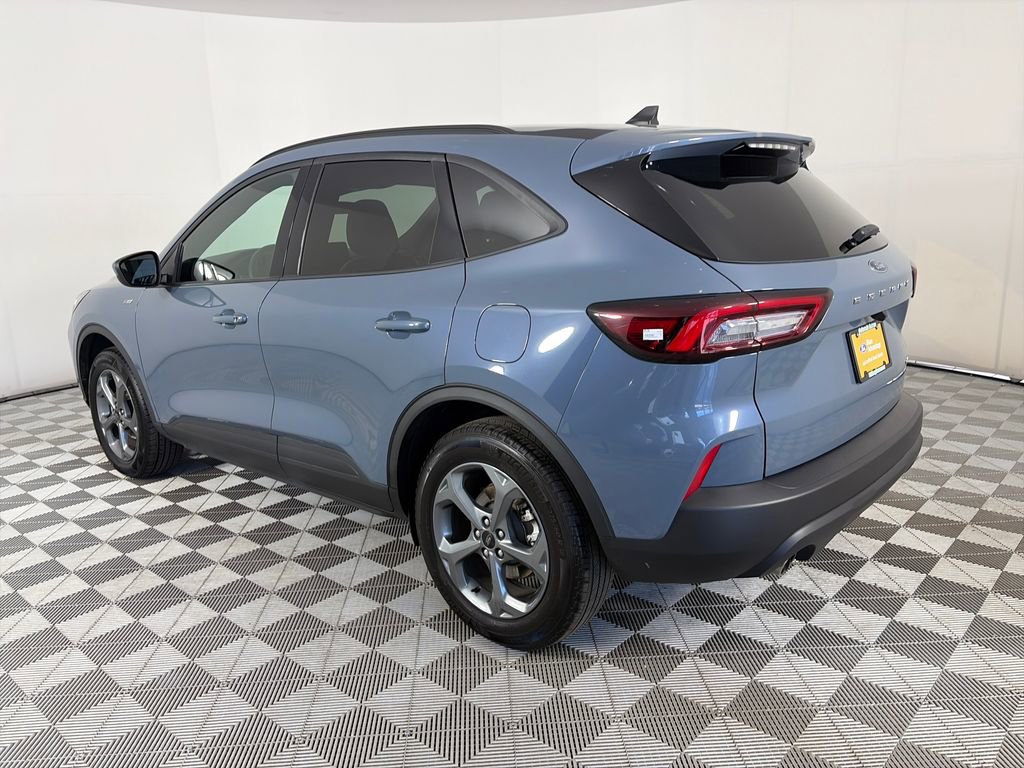 Certified 2025 Ford Escape ST-Line Select AWD/4WD image 5