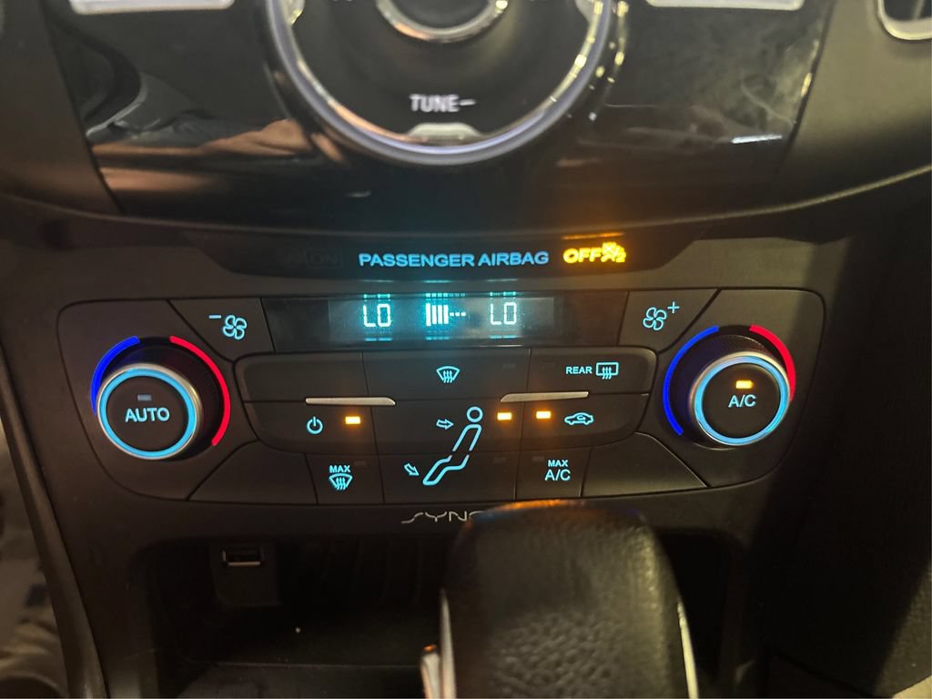 Certified 2018 Ford Focus SEL FWD image 31