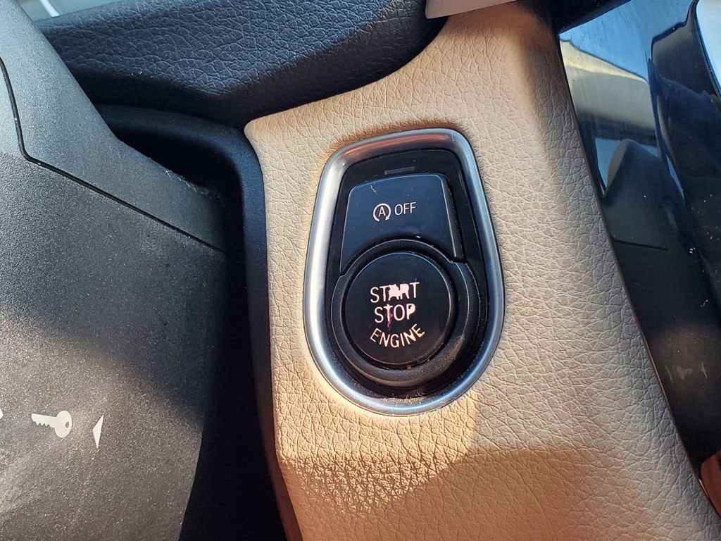 Used 2016 BMW 320i Sedan image 25