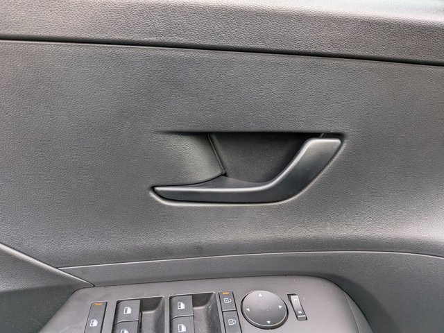 Used 2025 Hyundai Kona SEL image 13