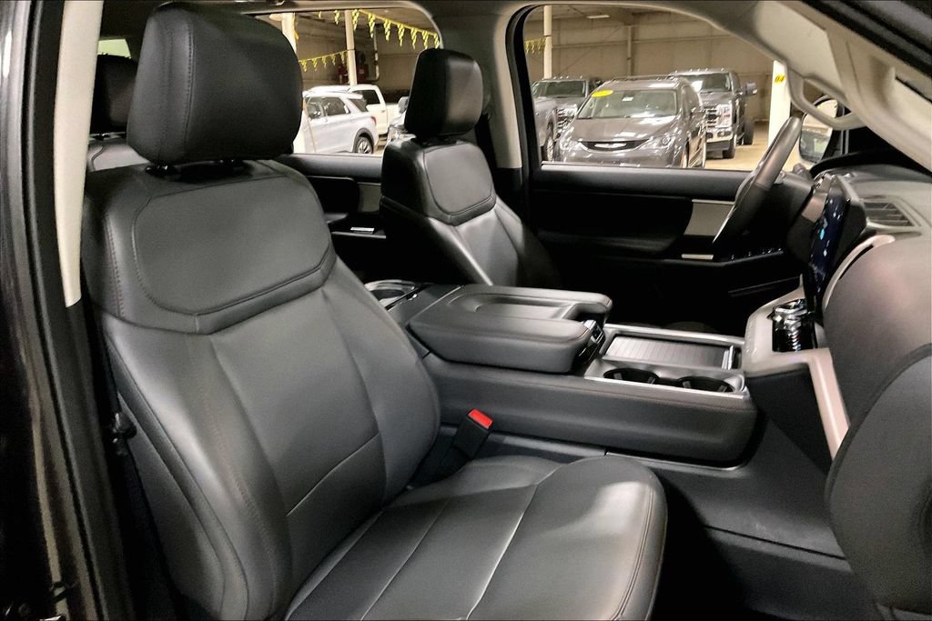 Certified 2025 Ford Expedition Active AWD/4WD image 7