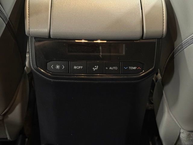 Used 2023 Toyota Highlander Limited AWD/4WD image 38