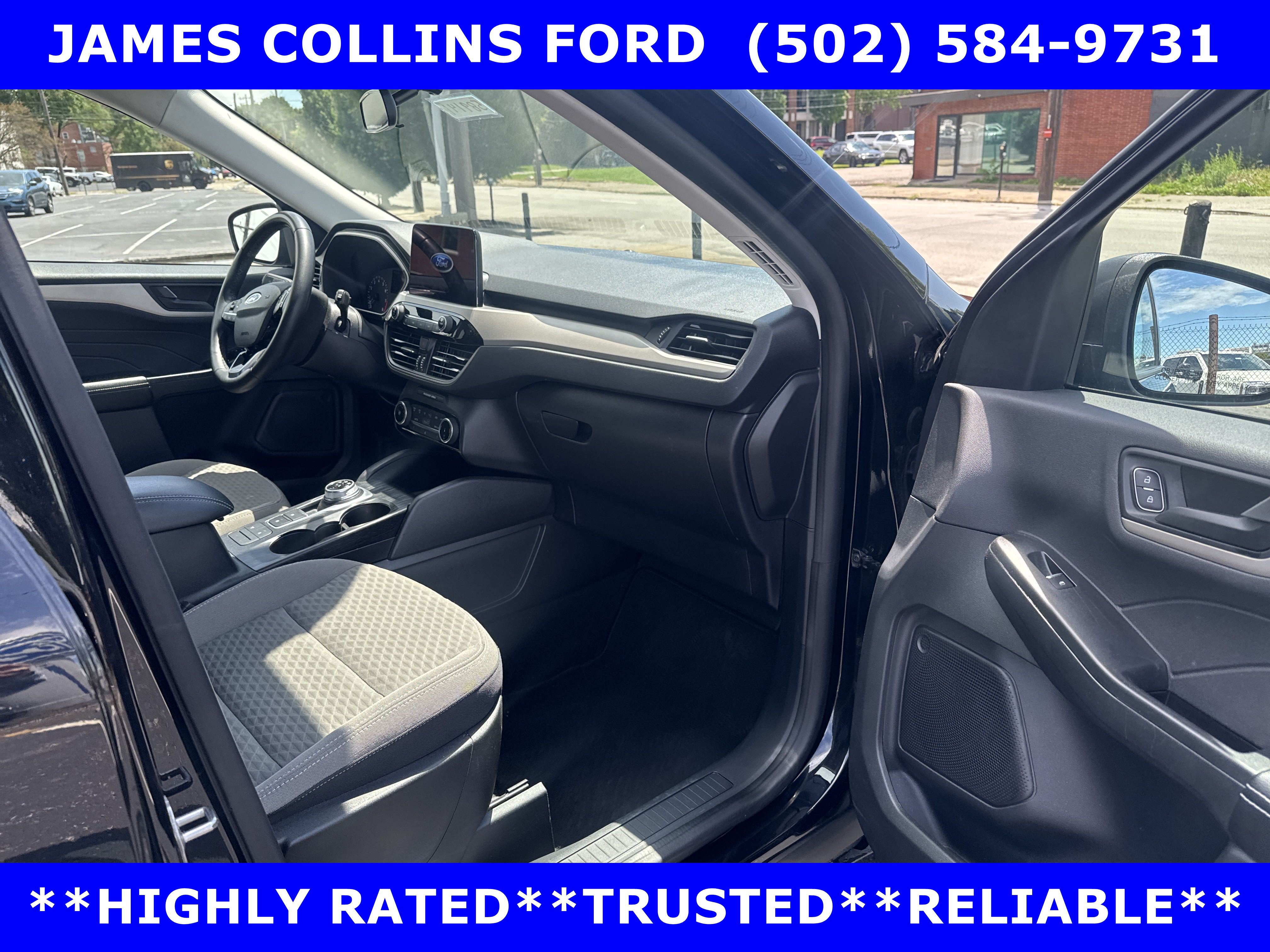 Certified 2022 Ford Escape SE w/ Cold Weather Package AWD/4WD image 17