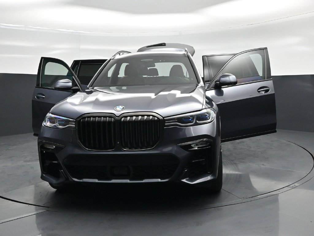 Used 2020 BMW X7 M50i w/ Dynamic Handling Package AWD/4WD image 31