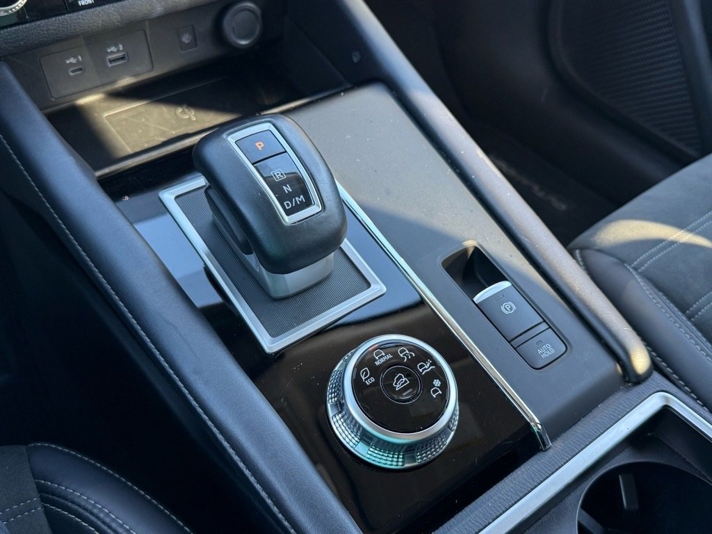 Used 2024 Mitsubishi Outlander SE Black Edition image 18