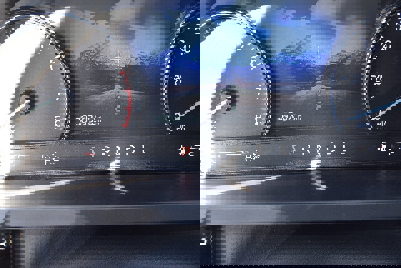 Certified 2022 Ford Explorer XLT w/ Equipment Group 202A image 7