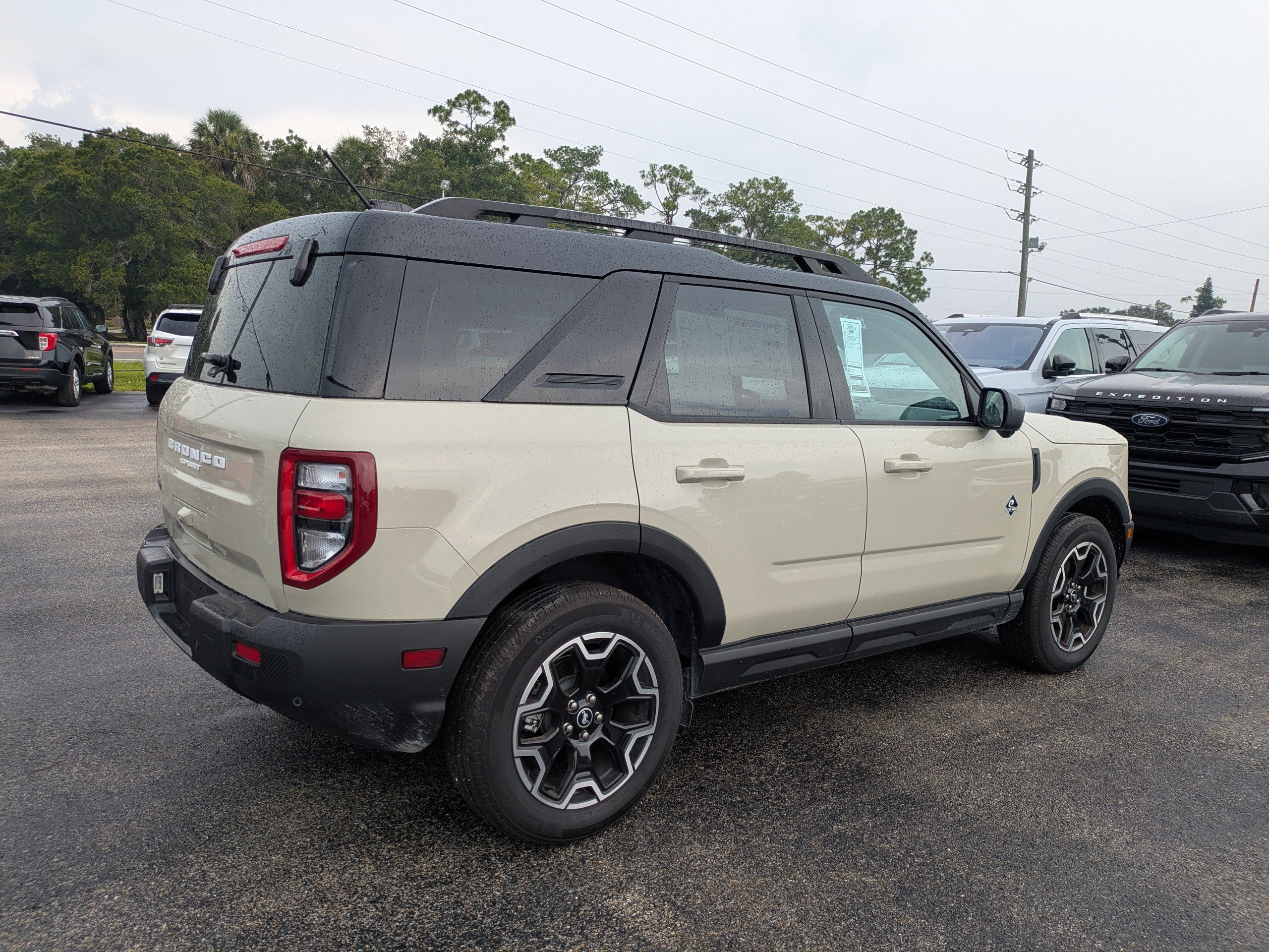Certified 2025 Ford Bronco Sport Outer Banks w/ Outer Banks Tech Package+ AWD/4WD image 4