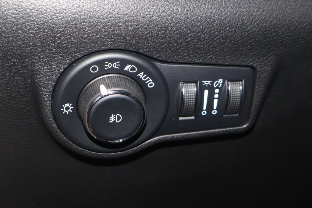 Used 2023 Jeep Compass Latitude AWD/4WD image 21