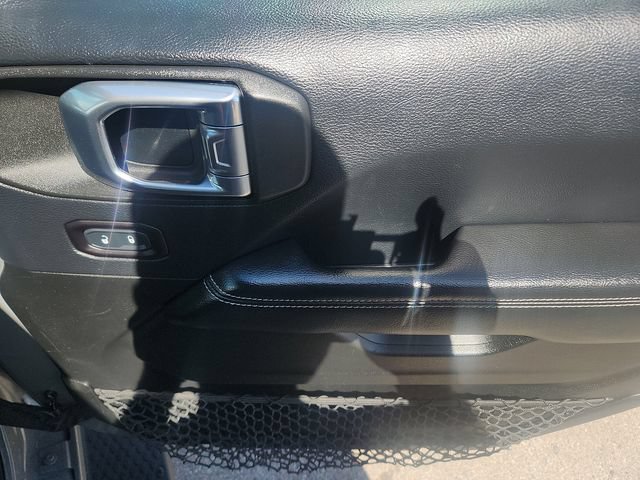 Used 2018 Jeep Wrangler Unlimited Sahara w/ Cold Weather Group AWD/4WD image 32