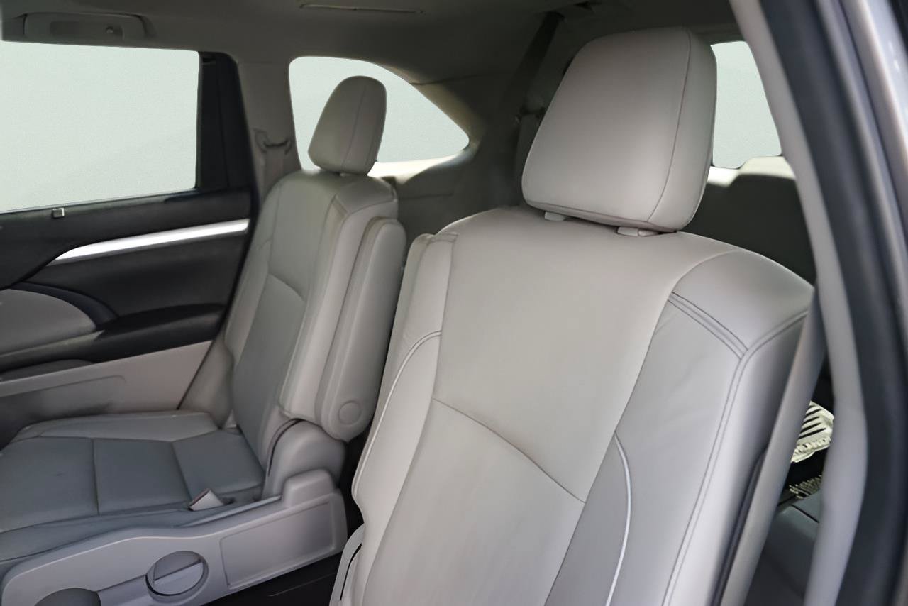 Used 2017 Toyota Highlander XLE FWD image 14