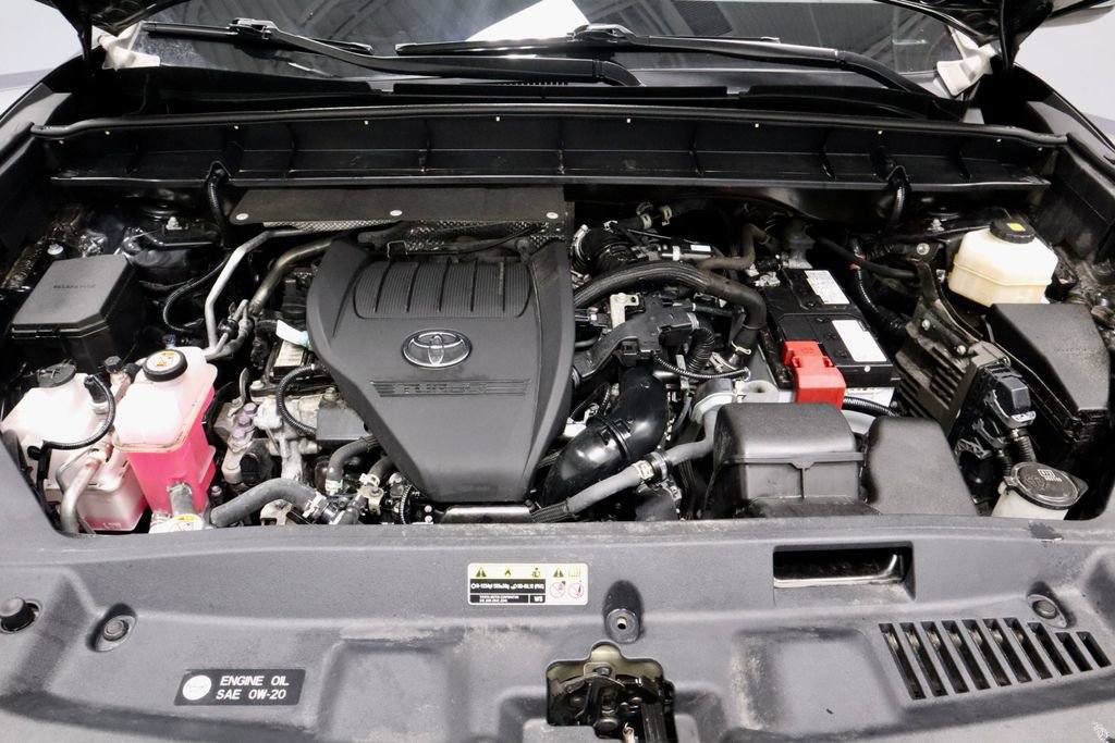 Used 2023 Toyota Highlander XLE AWD/4WD image 18
