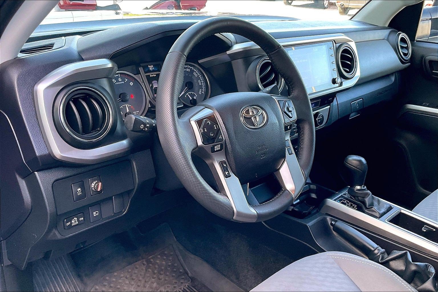 Used 2022 Toyota Tacoma SR5 AWD/4WD image 13