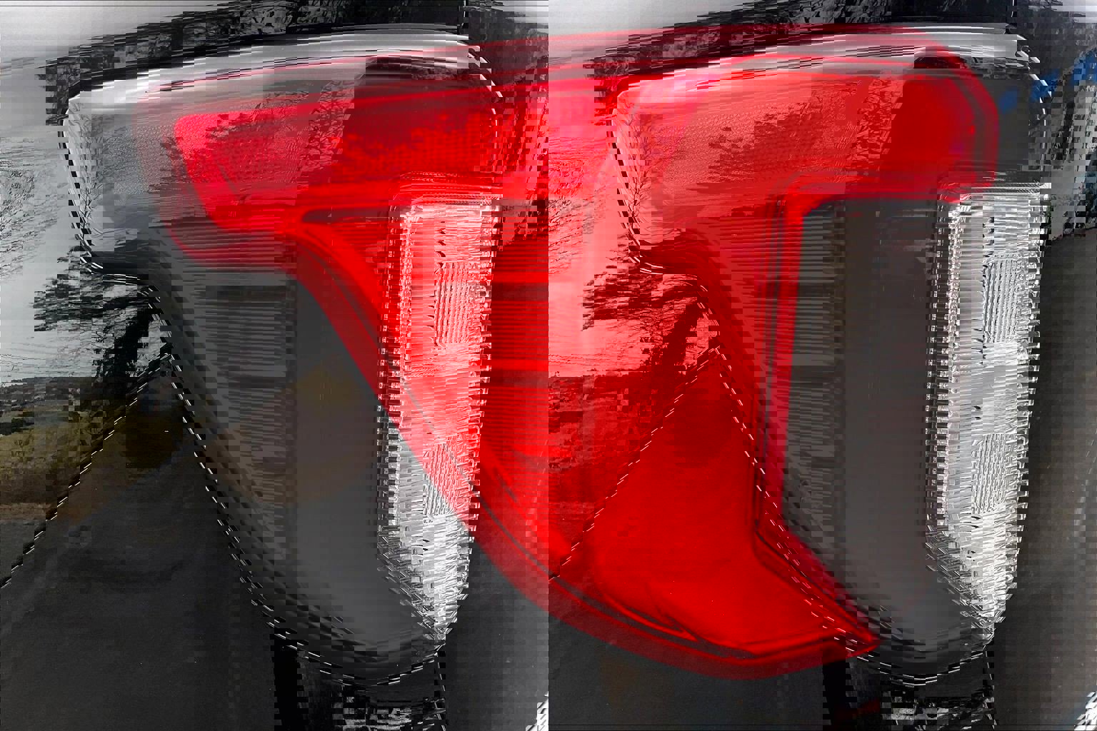 Certified 2022 Ford Explorer Limited w/ Equipment Group 301A image 31