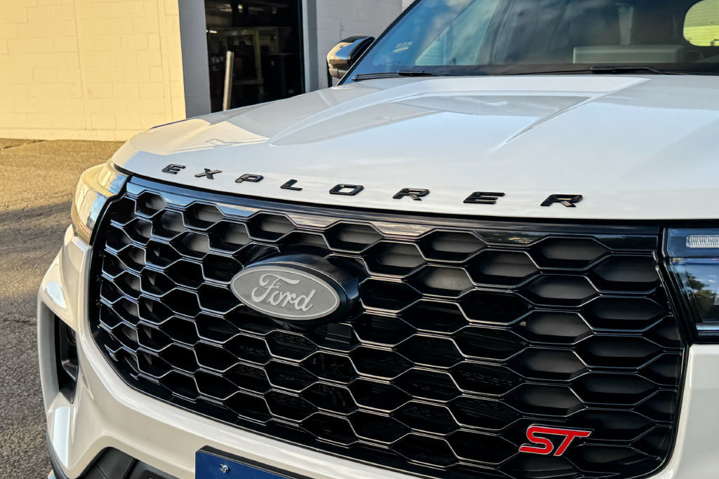 Certified 2025 Ford Explorer ST AWD/4WD image 9