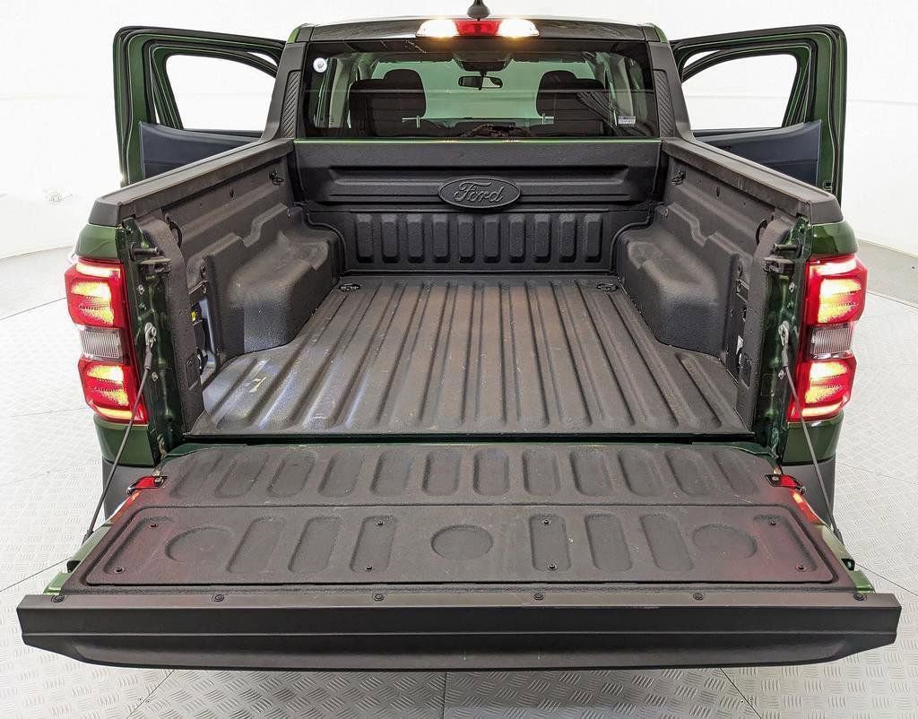 Certified 2025 Ford Maverick XLT w/ XLT Luxury Package AWD/4WD image 7
