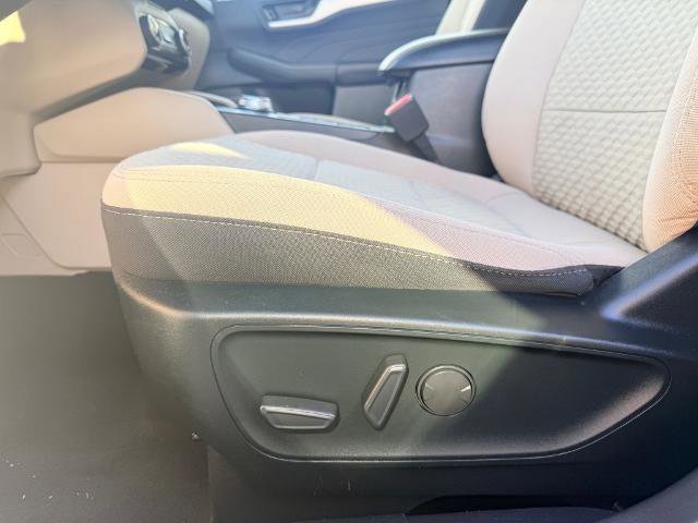 Certified 2022 Ford Escape SE w/ SE Sport Appearance Package image 28