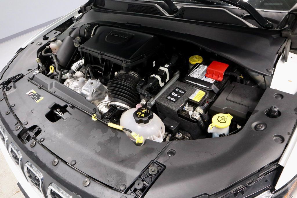 Used 2025 Jeep Compass Latitude image 17