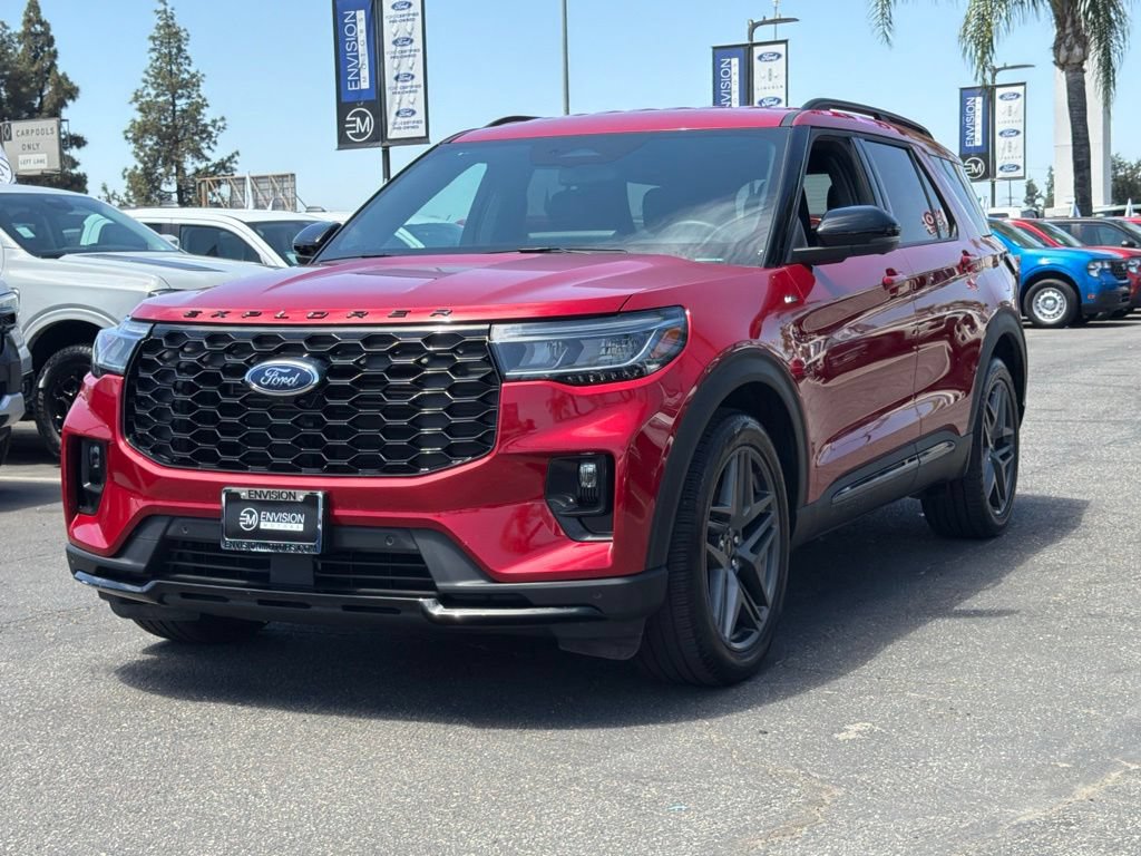 Certified 2025 Ford Explorer ST-Line w/ Premium Package RWD image 5