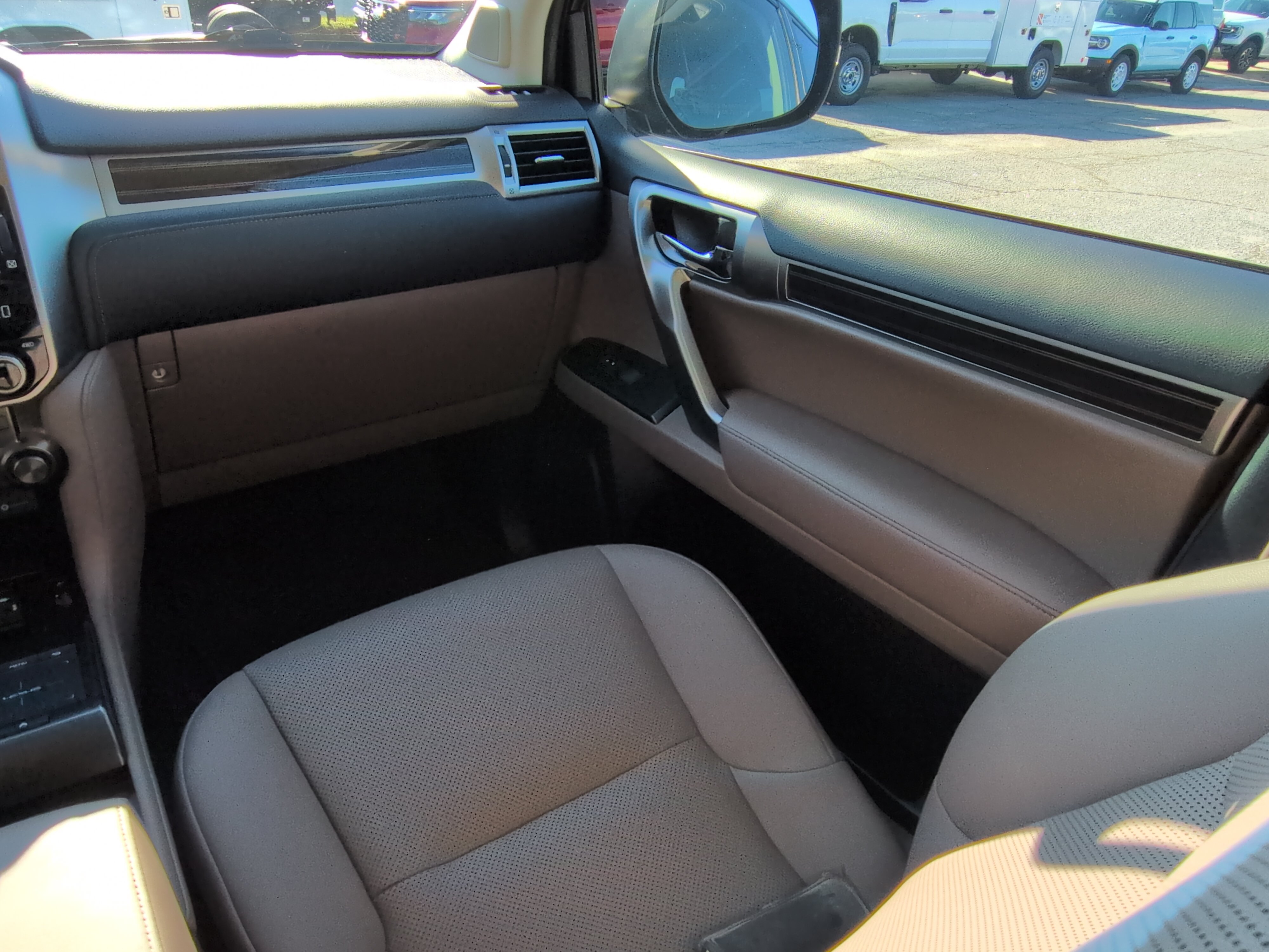 Used 2022 Lexus GX 460 Premium w/ Premium Package AWD/4WD image 15