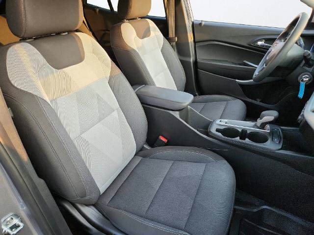 Used 2025 Chevrolet Trax LS w/ LS Convenience Package FWD image 28