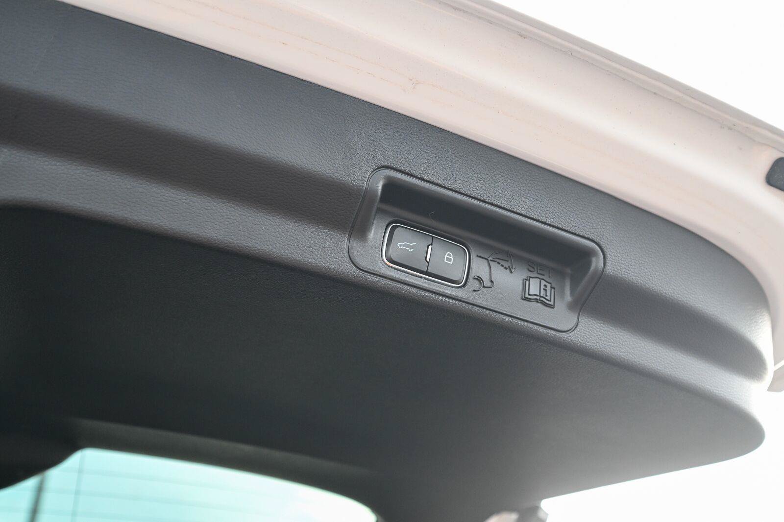 Certified 2025 Ford Explorer ST AWD/4WD image 17
