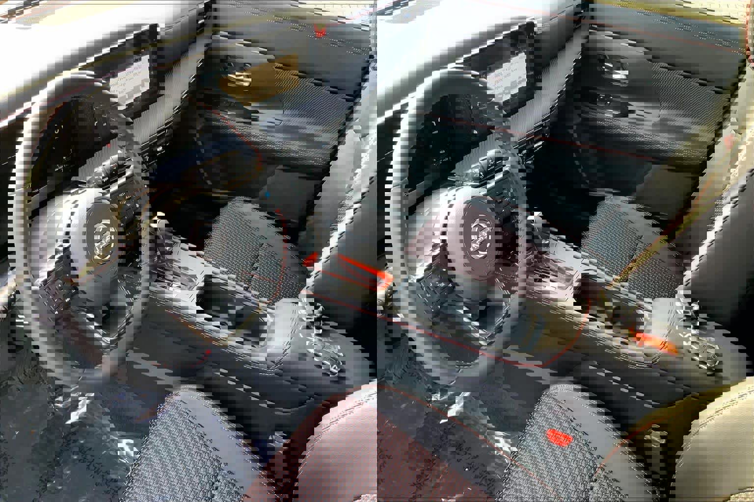 Used 2025 Nissan Kicks SR w/ Interior Electronics Package image 16