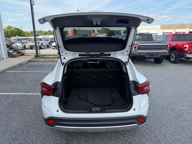 Used 2025 Chevrolet Trax LT w/ LT Convenience Package FWD image 9