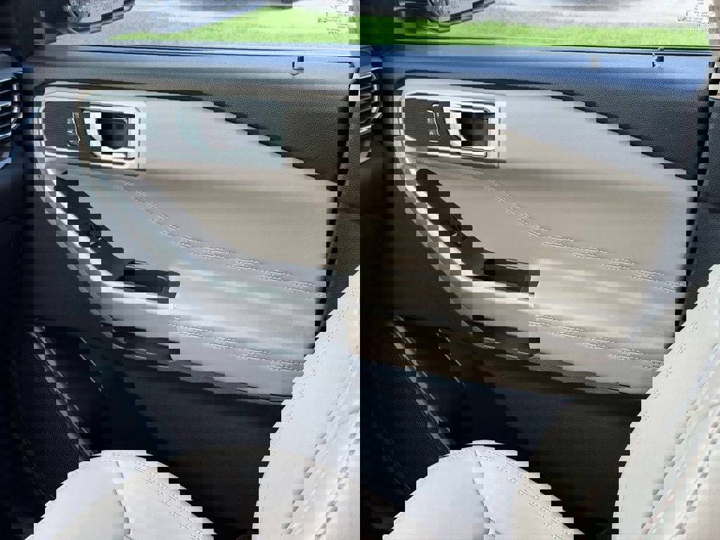 Certified 2022 Ford Explorer XLT w/ Equipment Group 202A image 27