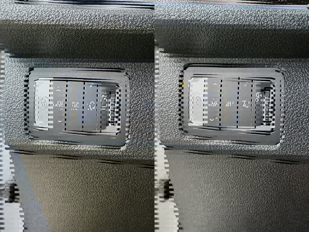 Used 2025 Chevrolet Traverse Z71 image 27