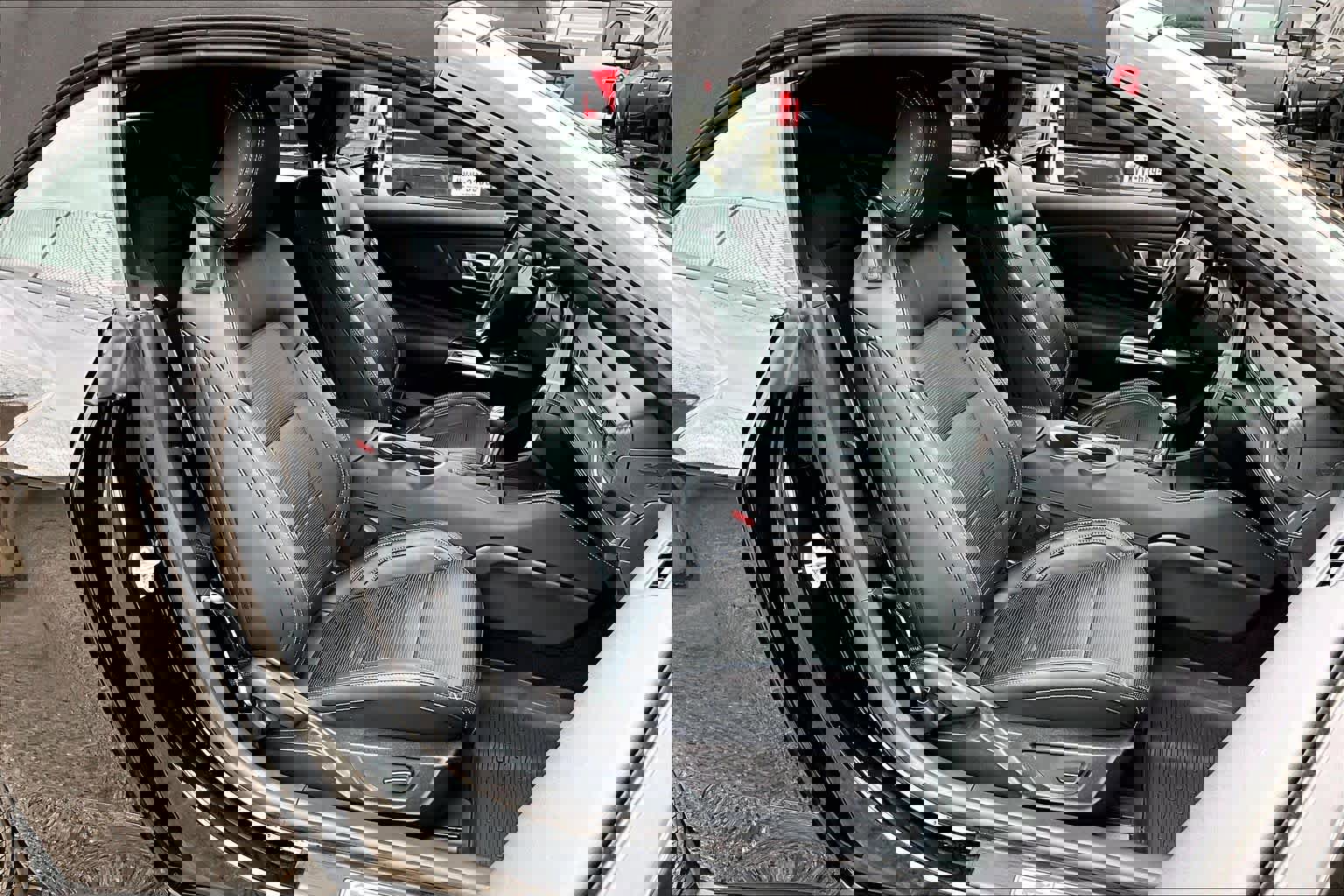 Certified 2025 Ford Mustang Premium image 9