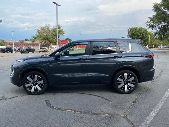 Used 2025 Mitsubishi Outlander SE AWD/4WD image 4