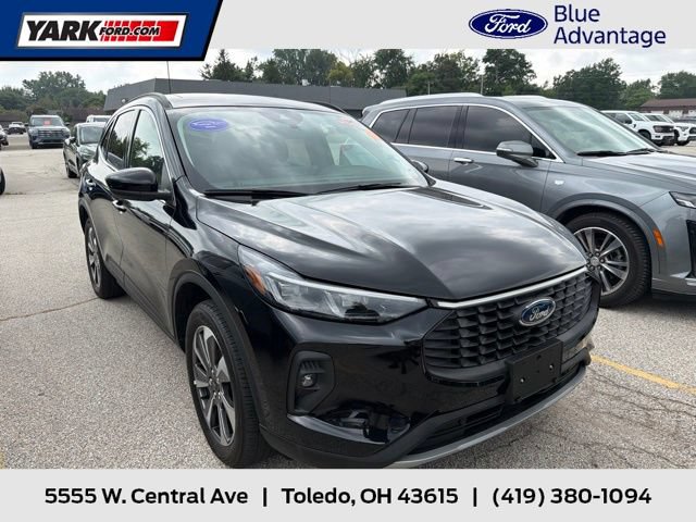 Certified 2025 Ford Escape Platinum AWD/4WD image 1