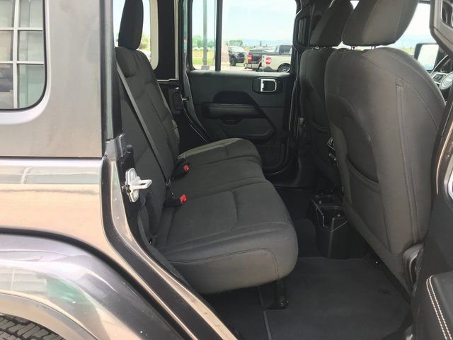 Used 2018 Jeep Wrangler Unlimited Sahara w/ Cold Weather Group image 19