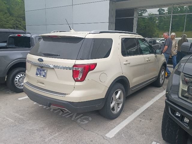Certified 2018 Ford Explorer XLT w/ Equipment Group 202A FWD image 5