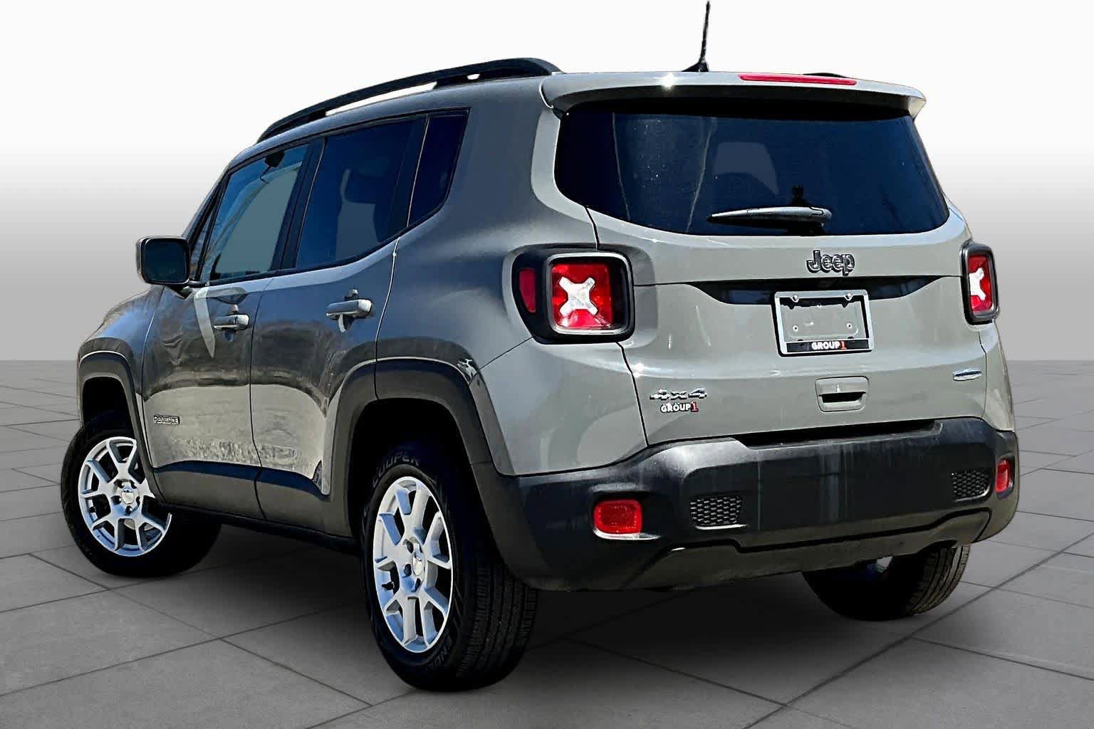 Used 2020 Jeep Renegade Latitude w/ Cold Weather Group AWD/4WD image 12