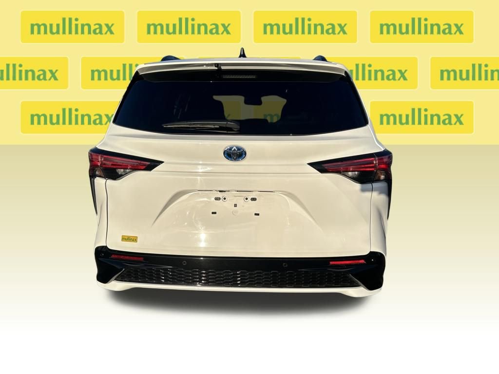 Used 2023 Toyota Sienna XSE image 33