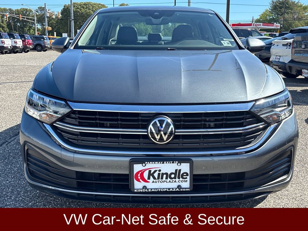 Used 2023 Volkswagen Jetta SE FWD image 2