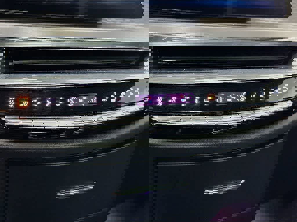 Used 2024 Cadillac Lyriq Luxury image 21