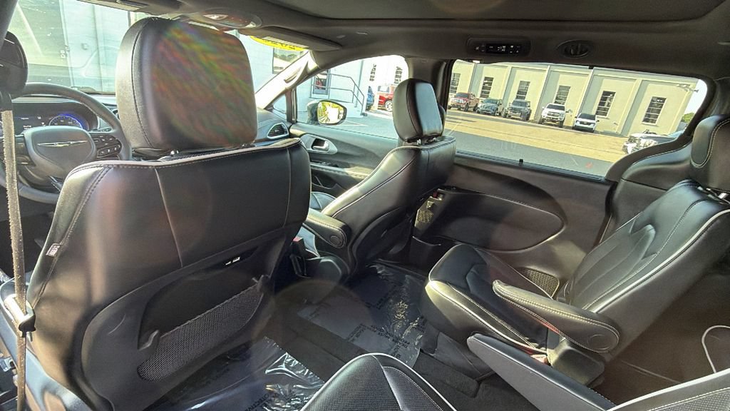 Used 2025 Chrysler Pacifica Limited FWD image 27