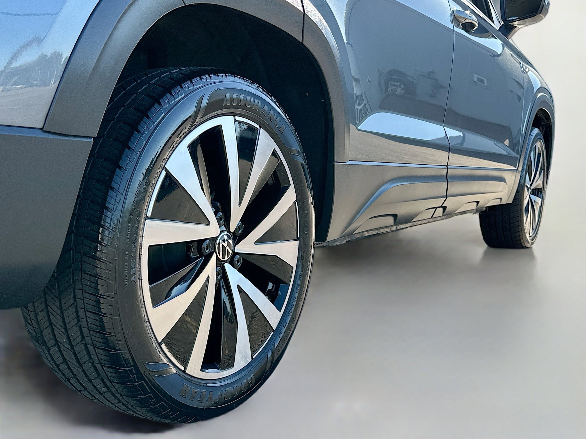 Used 2023 Volkswagen Taos SE image 16