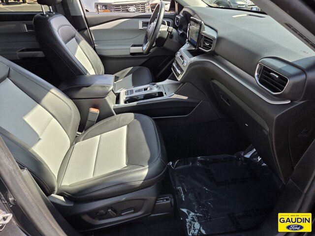 Certified 2023 Ford Explorer XLT w/ Equipment Group 202A RWD image 17