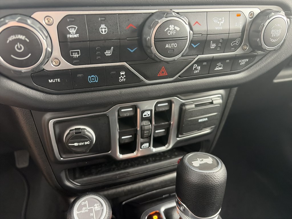 Used 2025 Jeep Wrangler Unlimited Sahara w/ Safety Group AWD/4WD image 25