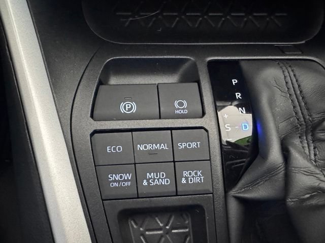 Used 2025 Toyota RAV4 LE AWD/4WD image 21