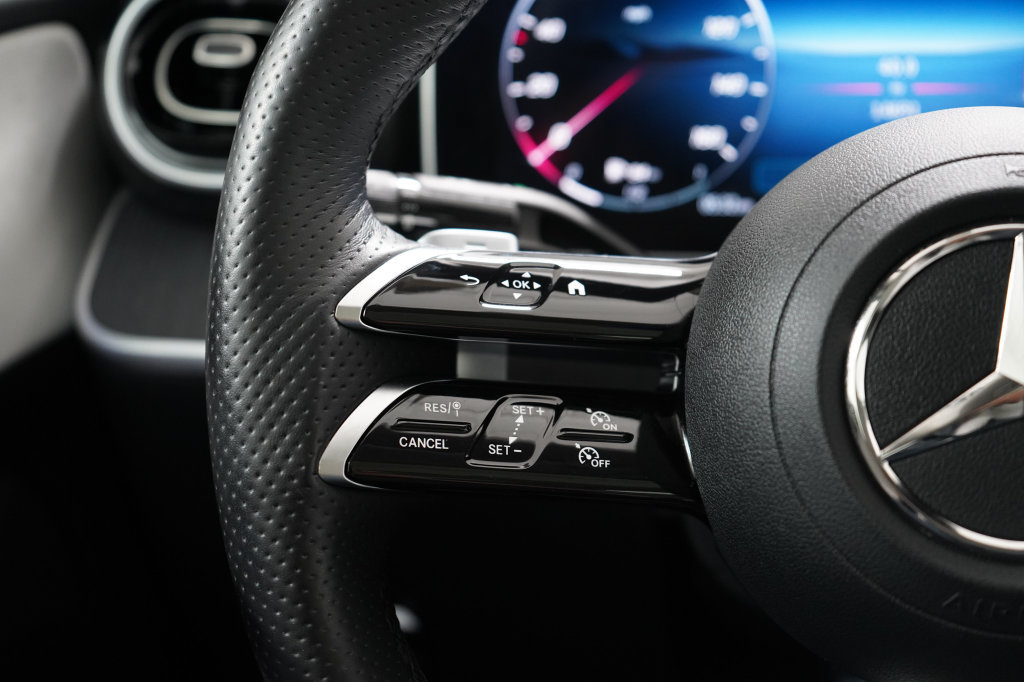 Used 2025 Mercedes-Benz C 300 4MATIC Sedan image 15