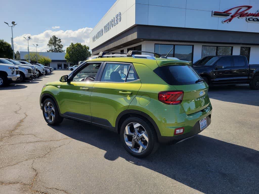 Used 2023 Hyundai Venue SEL FWD image 3