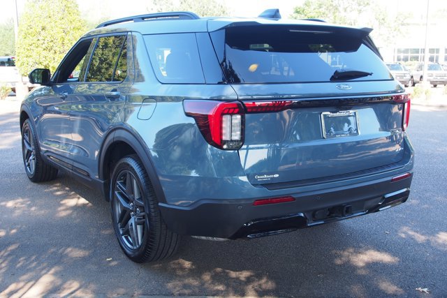Certified 2025 Ford Explorer ST-Line w/ Premium Package AWD/4WD image 5