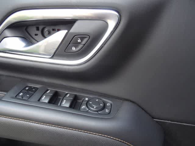 Used 2021 GMC Yukon AT4 w/ Technology Package AWD/4WD image 18